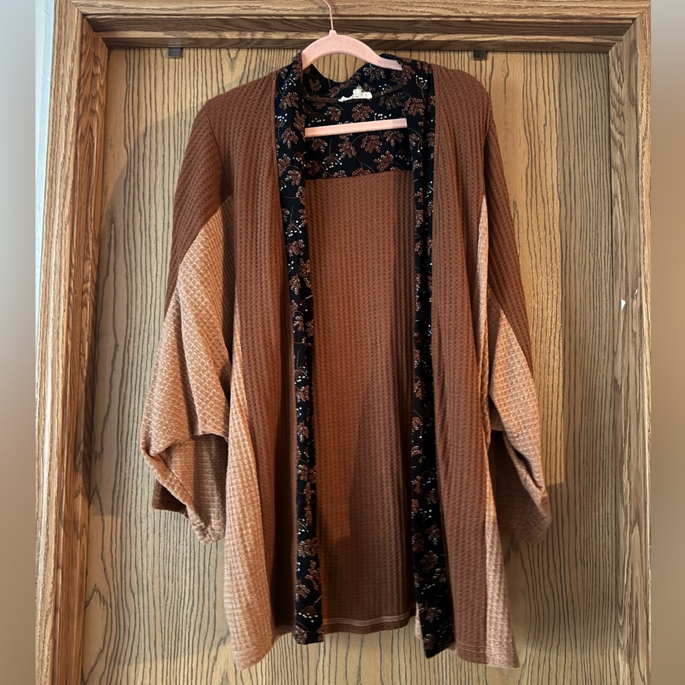Mystree Tan and Black Open-Front Cardigan